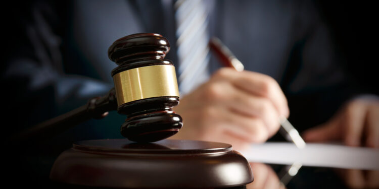 Ex-empregado que desviou dinheiro da empresa paga R$ 231 mil