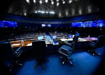 Veja que senadores tomam posse na quarta-feira; quatro são ministros