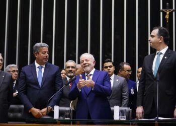 Democracia foi a grande vitoriosa, diz Lula em discurso de posse