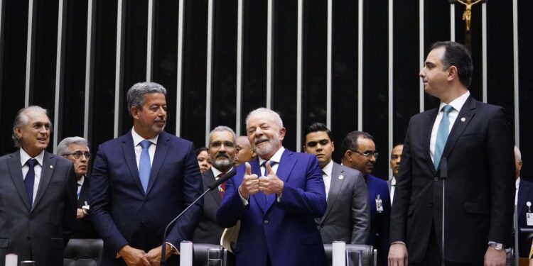 Democracia foi a grande vitoriosa, diz Lula em discurso de posse