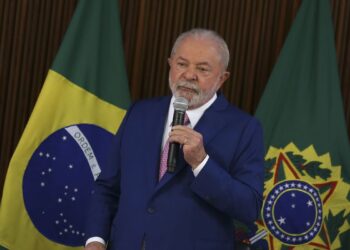Lula se reúne com fórum de governadores para discutir atos terroristas em Brasília