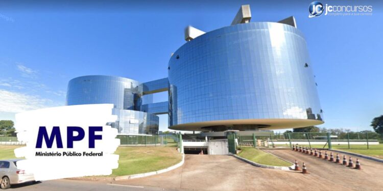 Depois de dissolver comitês de acompanhamento de atos antidemocráticos, Aras aciona comitê de crise para MPF acompanhar desdobramentos de atos de Brasília pelo país