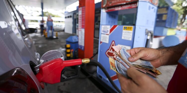 Desoneração de PIS e Cofins da gasolina e do álcool é prorrogada