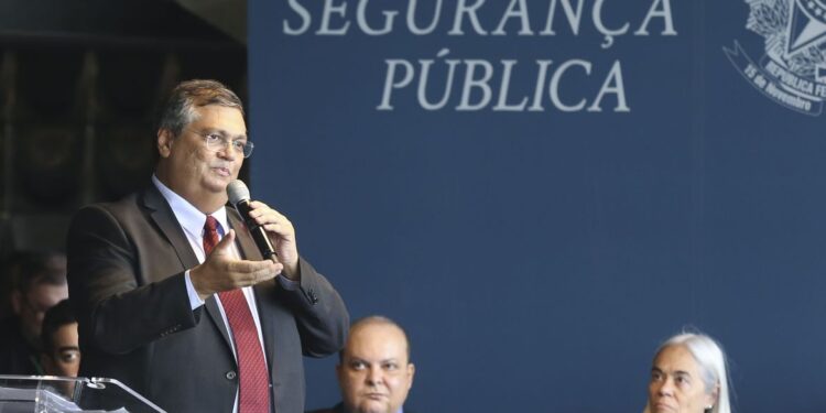 Novo ministro da Justiça diz que sua gestão será marcada pela defesa da democracia