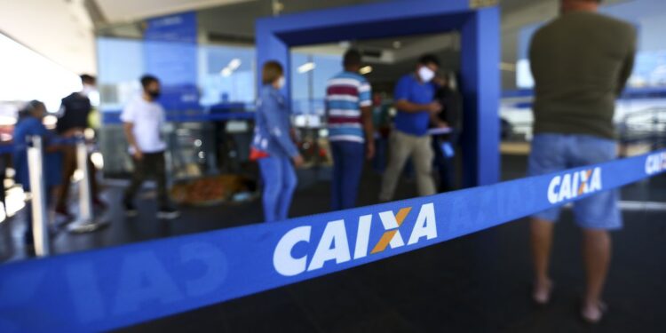 Caixa começa a pagar hoje abono salarial de 2021