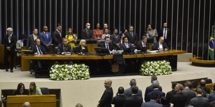 Congresso abre Ano Legislativo com discursos em defesa da democracia