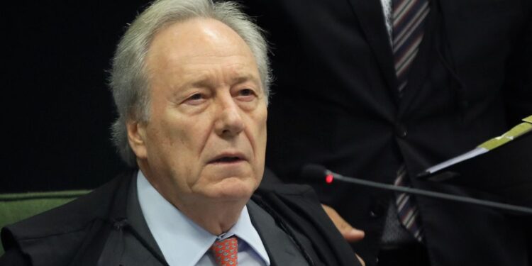 Três ações contra Lula que estavam suspensas foram encerradas pelo ministro Lewandowski