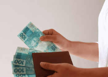 Servidores públicos terão reajuste no salário e no auxílio-alimentação