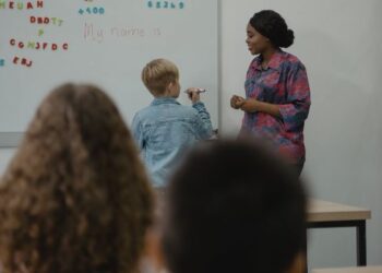 Estado terá que efetivar promoção para professora