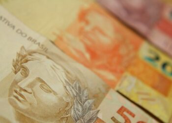 Salário mínimo deve ter novo reajuste no dia 1º maio