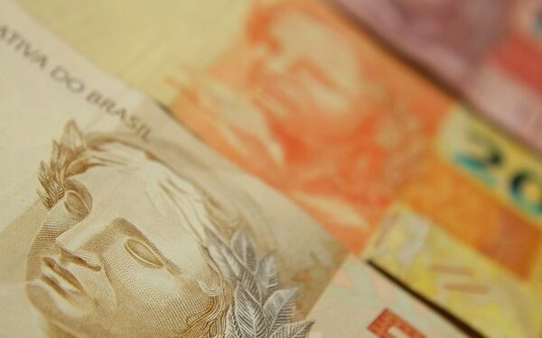 Salário mínimo deve ter novo reajuste no dia 1º maio