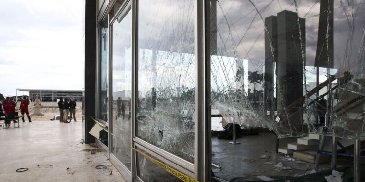 PGR oferece denúncia contra 80 pessoas presas em atos golpistas