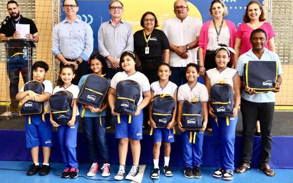 Sesc RN inicia doação de cerca de 600 kits escolares para alunos
