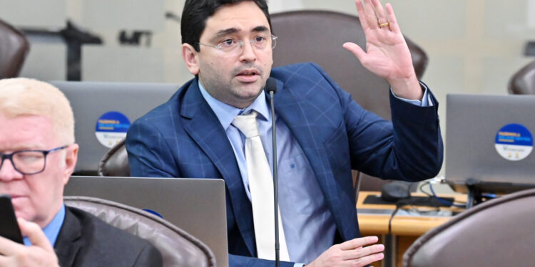 Adjuto Dias cobra reparos estruturais urgentes no Hemocentro de Caicó