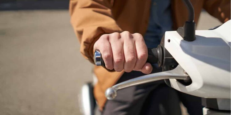 Por trabalhar com motocicleta, agente de microcrédito consegue periculosidade