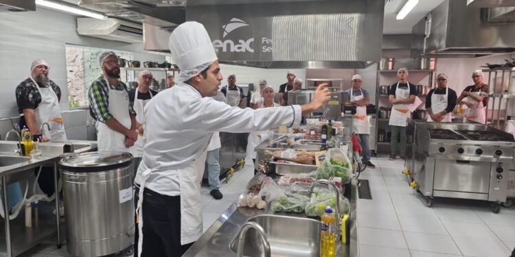 Empresas parceiras do Food e Jazz Natal participam de oficina gastronômica no Senac Barreira Roxa