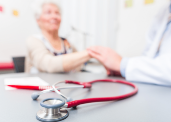 Estado tem 15 dias para fornecer medicamento para tratar tumor cerebral em idosa de Apodi