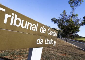 Gastos de Bolsonaro com cartão corporativo serão apurados pelo TCU