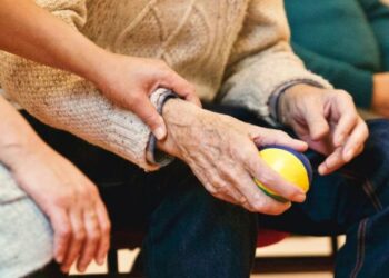 Idosa com dificuldade de se alimentar por ter bruxismo deve ter tratamento fornecido por plano de saúde