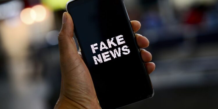 PL das Fake News: Câmara discute limites para empresas de tecnologia