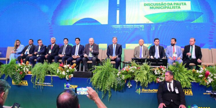 Carta dos municípios cobra reformas tributária e previdenciária