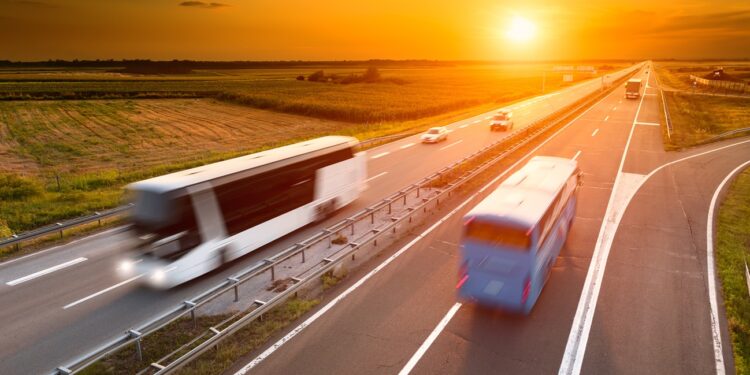 Serviços de transporte rodoviário podem ser concedidos mediante autorização, decide STF