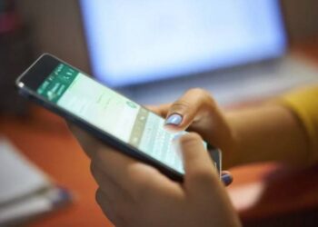 Trabalhador tem justa causa por resposta agressiva a chefe em grupo de Whatsapp