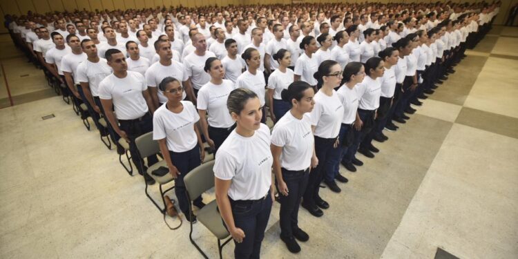Limitação de idade: candidata ganha direito a inscrição em curso de formação em concurso militar