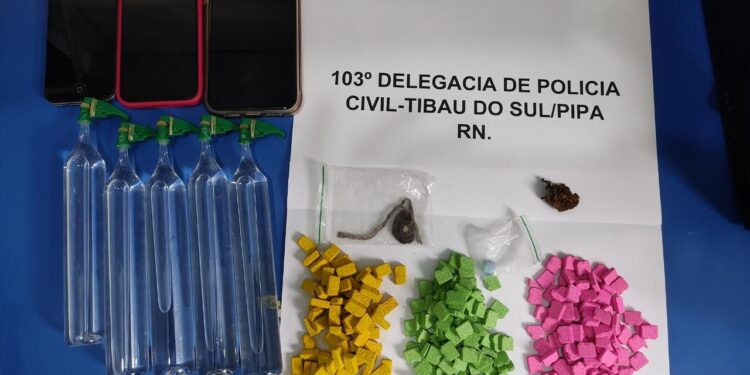 Polícia Civil apreende 238 comprimidos de ecstasy na praia de Pipa; espanhol é preso em flagrante