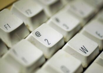 STF debate retirada de conteúdos ofensivos da internet