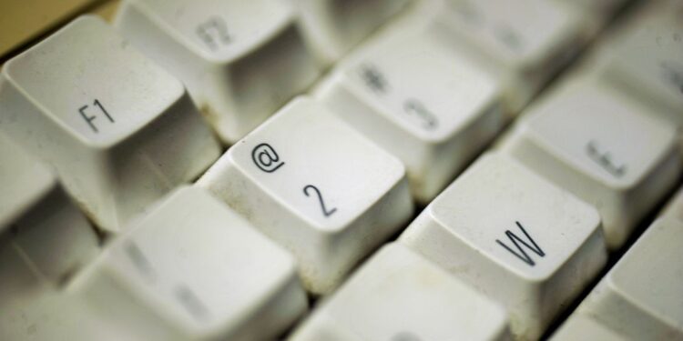 STF debate retirada de conteúdos ofensivos da internet