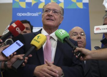 Novo arcabouço fiscal considerará superávit e dívida, diz Alckmin