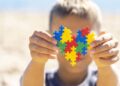 Mãe consegue horário especial para cuidar de filho com transtorno de espectro autista