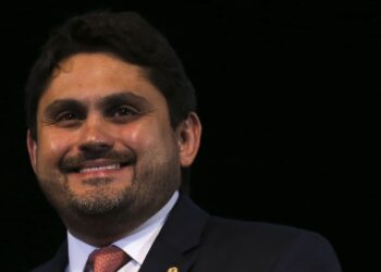 Após encontro com Lula, Juscelino Filho segue no governo