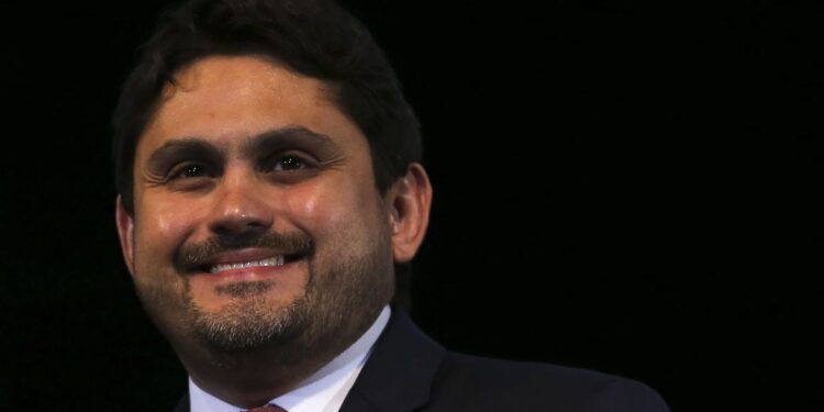 Após encontro com Lula, Juscelino Filho segue no governo