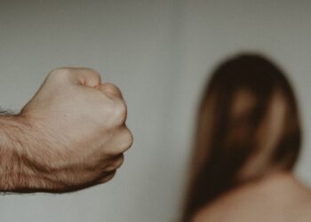 Padrasto e vizinho que abusavam sexualmente de criança na região Oeste são condenados