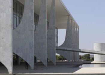 Decreto institui cotas raciais em 30% dos cargos de confiança