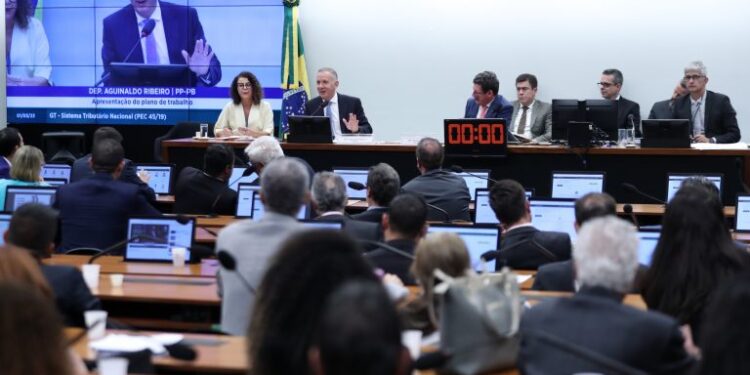 Relator da reforma tributária diz que distribuição da arrecadação do novo IVA será automática