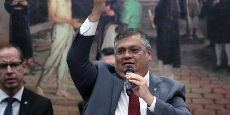 Dino nega ter sido informado previamente pela Abin sobre ataques de 8 de janeiro