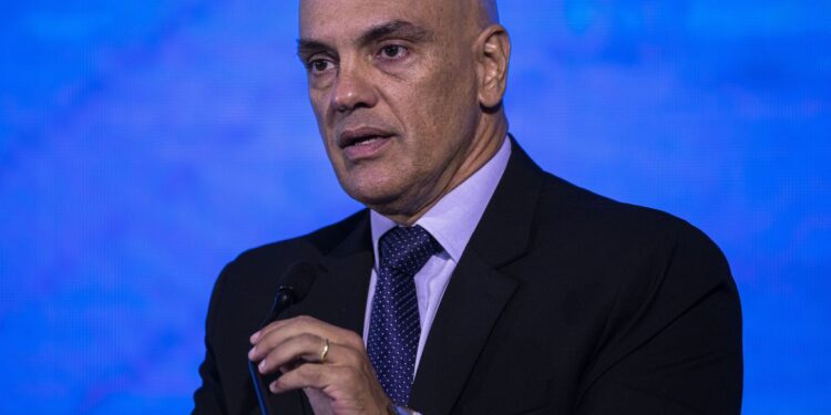 Moraes mantém prisão de 294 acusados por atos antidemocráticos