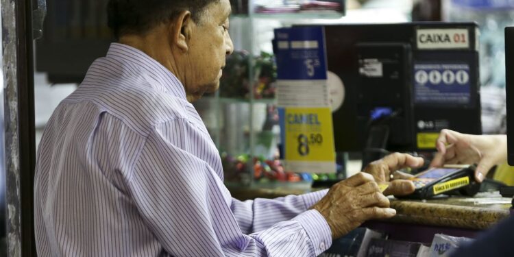 Teto do crédito consignado do INSS sobe para 1,97% ao mês