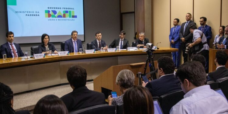 Novo marco fiscal limita alta do gasto a 70% da variação da receita