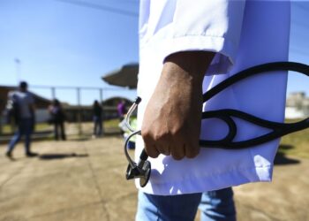 Governo terá novo programa de oferta de médicos em regiões distantes
