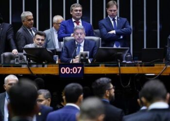 Câmara aprova projeto que favorece réu quando houver empate em julgamento