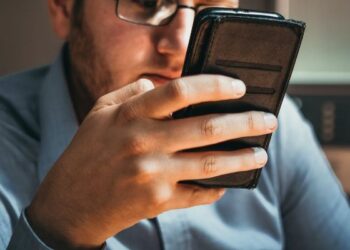 Cliente de operadora de telefonia móvel será indenizado após bloqueio indevido de linha