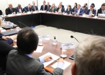 Presidente do TSE recebe TREs para discutir assuntos das Eleições 2024