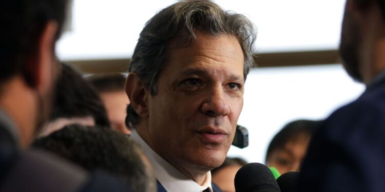 “Ajuste fiscal não pode ser feito em cima do trabalhador”, diz Haddad
