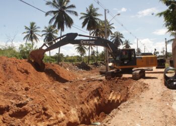 Obras do bairro San Vale chegam a 50% nos serviços de drenagem