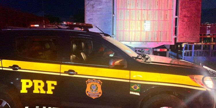 Em São Gonçalo do Amarante/RN, PRF realiza a maior apreensão de cigarros contrabandeados do país neste ano