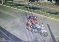 Polícia Civil divulga imagens em que casal em moto realiza assaltos no bairro de Candelária; homem foi identificado e preso